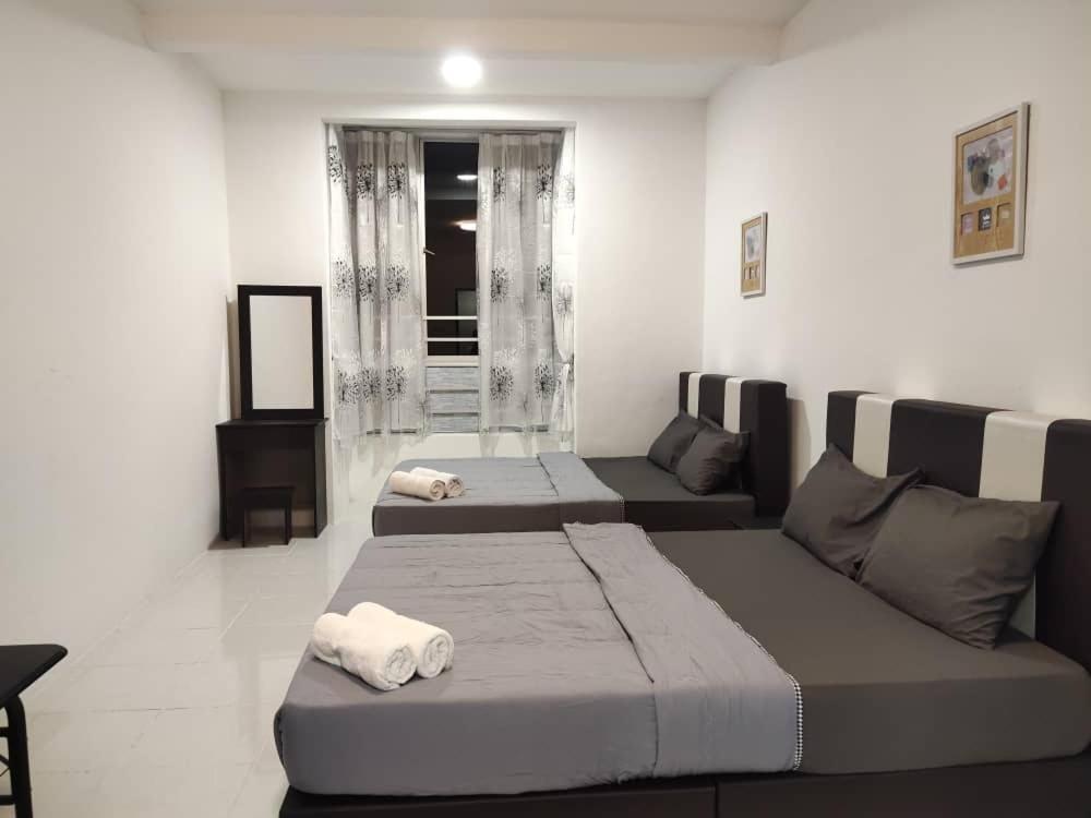 Emerald Muslim Apartment *
